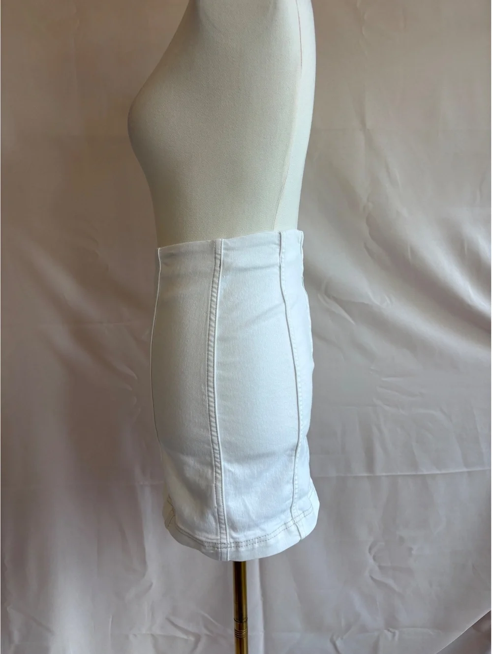 Free People Women's White Denim Mini Skirt Size 2 with Back Zipper